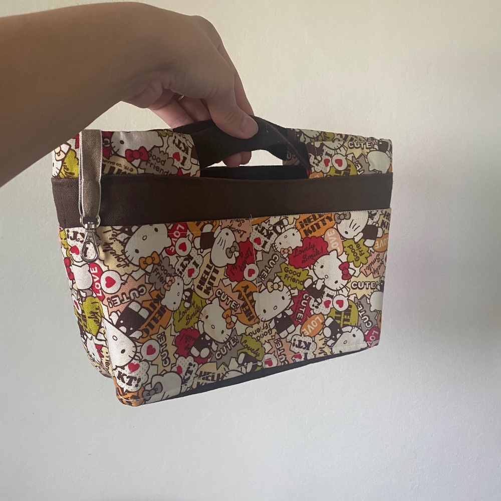 Hello Kitty Purse - Picture 4 of 9